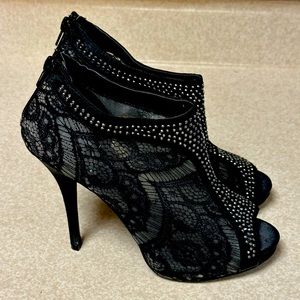 Wild Rose Open Toe Black Heel Kakoa336